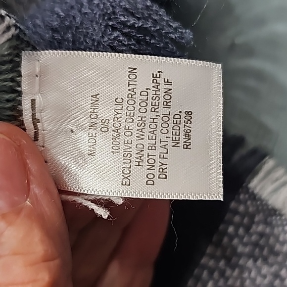 Francescas plaid poncho. New with tags. Supper soft.‎ Cool leather closur… - Picture 11 of 13